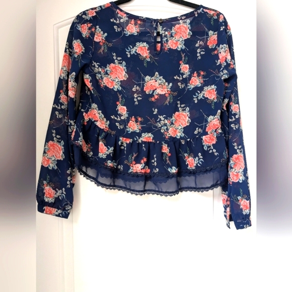 Beautiful flower print blouse top - Picture 5 of 11